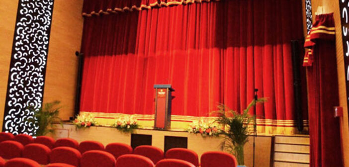 | 3 MARZO 2024 | CAPRAROLA – Al Teatro Don Paolo Stefani in scena “L’uomo dal fiore in bocca”