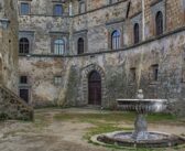 | 26 APRILE 2024 | MONTECALVELLO – Visita guidata del Castello: dall’artista Balthus al principe Stash, un luogo senza tempo