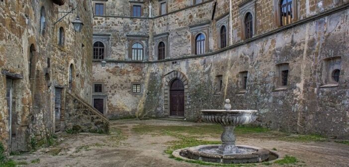 | 4 GIUGNO 2023 | MONTECALVELLO – Nuovo appuntamento al Castello: dai Monaldeschi all’artista Balthus, in compagnia del proprietario Stash Klossowki de Rola