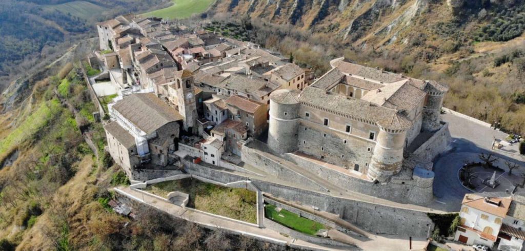 | #DINTORNIDELLATUSCIA | Il Castello di Alviano - ALVIANO