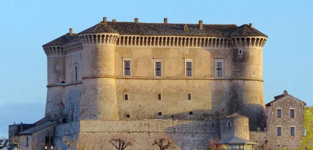 | #DINTORNIDELLATUSCIA | Il Castello di Alviano - ALVIANO
